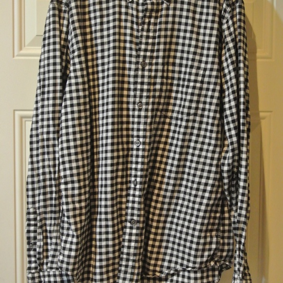 MENS MEDIUM GAP BLACK AND WHITE PLAID BUTTON DOWN SHIRT - Picture 2 of 4